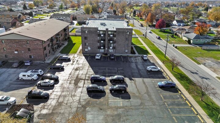 Property Photo: 7945 S Oketo Avenue 404 IL 60455