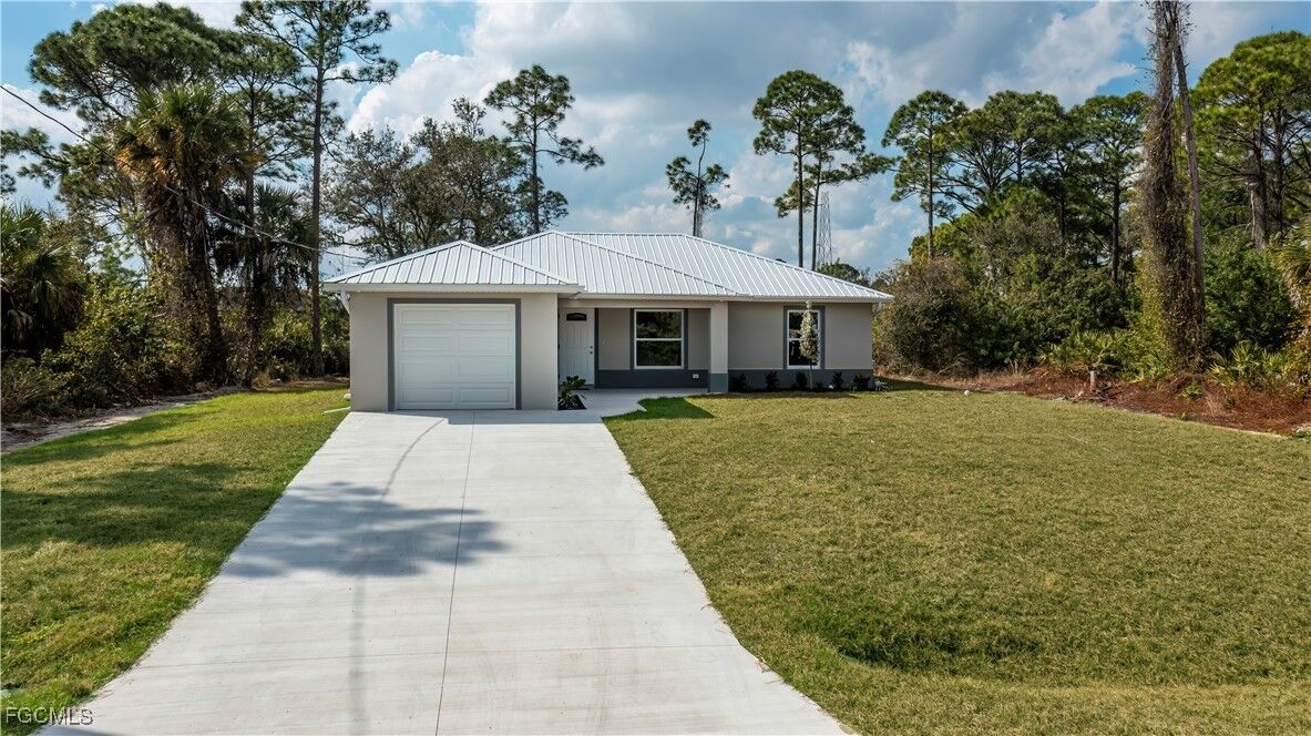 Property Photo:  6203 Hob Court  FL 33935 