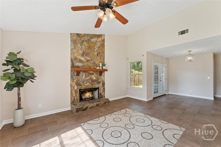 Property Photo: 4 E White Hawthorne Drive GA 31419