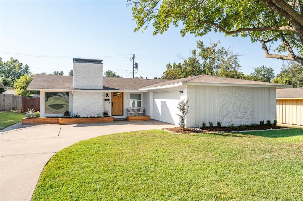 Property Photo:  915 Waterview Circle  TX 75080 