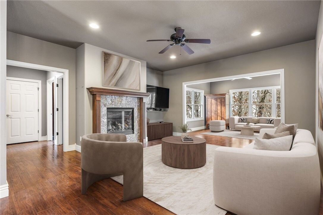 Property Photo: 24 Kirkliston Lane AR 72715