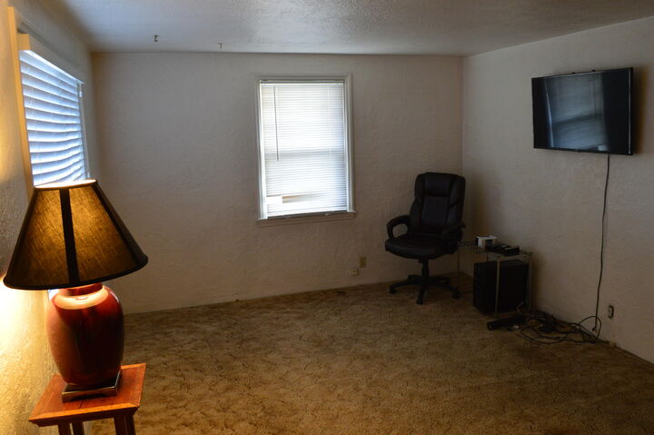 Property Photo:  2506 Homedale Road  OR 97603 