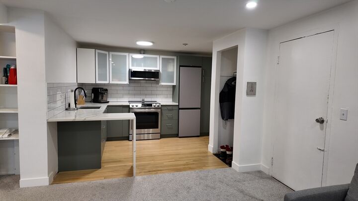 Property Photo:  99 Cluff Crossing E9  NH 03079 