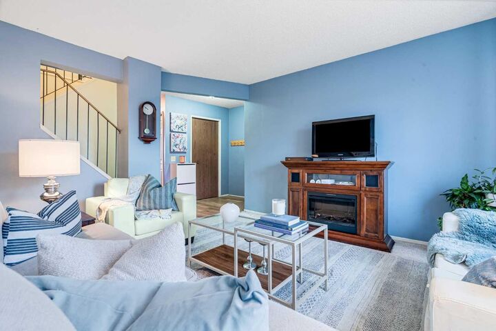 Property Photo:  6 Castleglen Road NE  AB T3J 1S4 