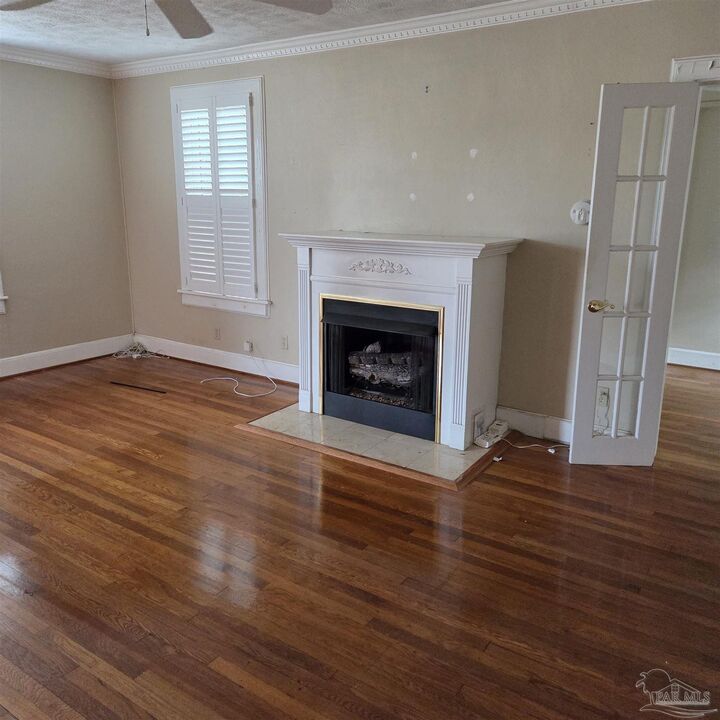 Property Photo:  605 W Moreno St  FL 32501 