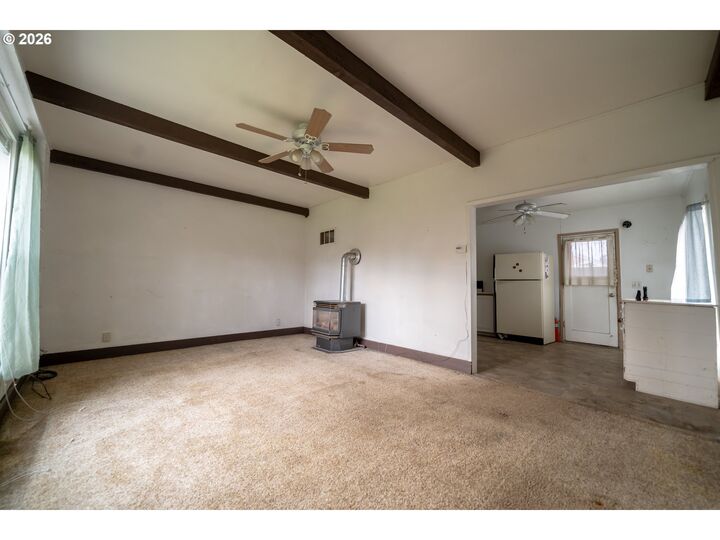 Property Photo:  435 N Peach Ave  OR 97383 