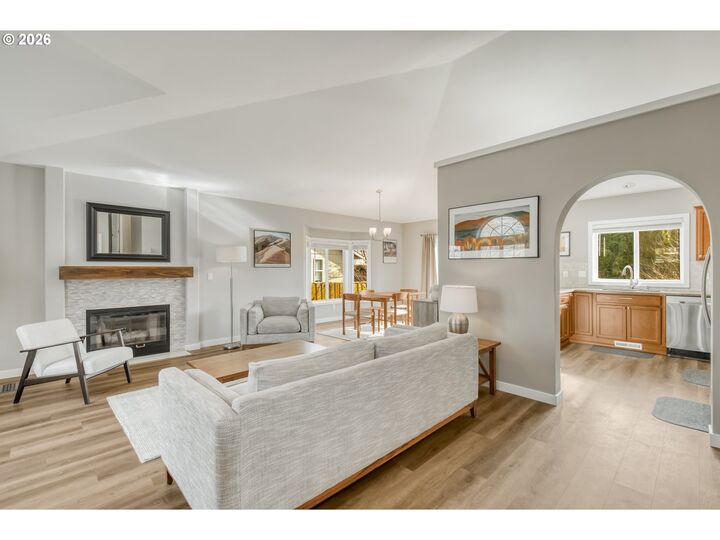 Property Photo: 274 NE Lenox St OR 97124