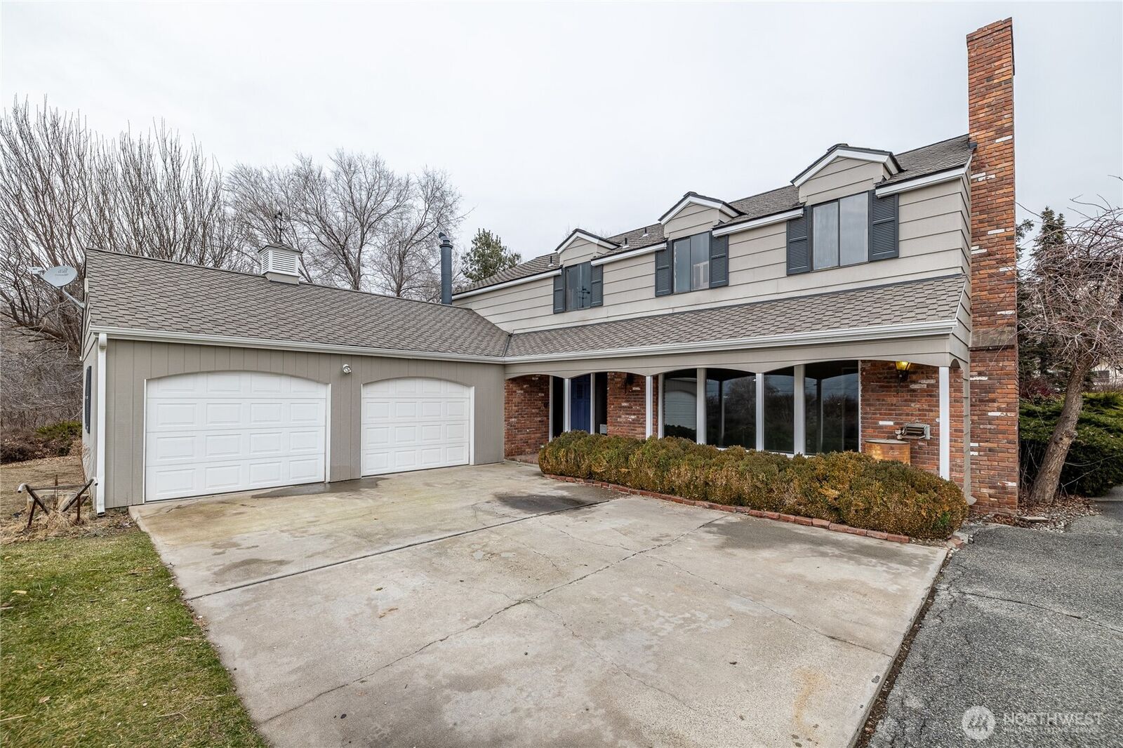 Property Photo: 2328 Easy Street WA 98801