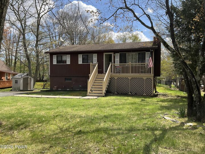 Property Photo:  154 Roundhill Rd Road  PA 18328 