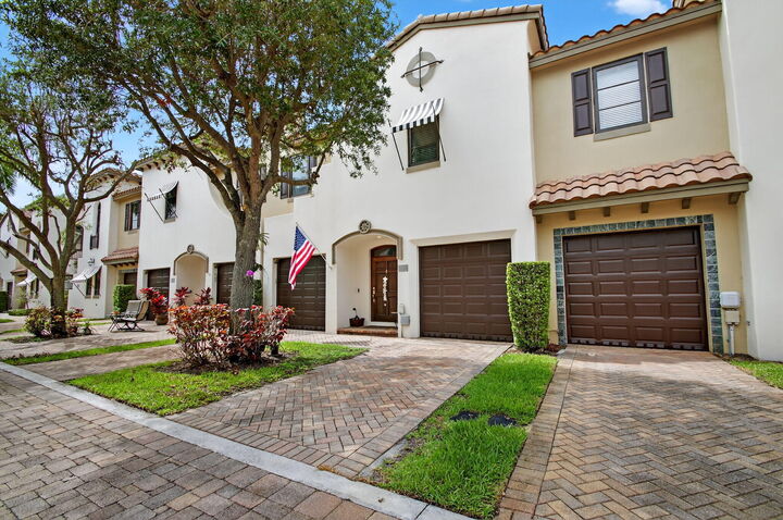 Property Photo:  320 Via Villagio  FL 33462 