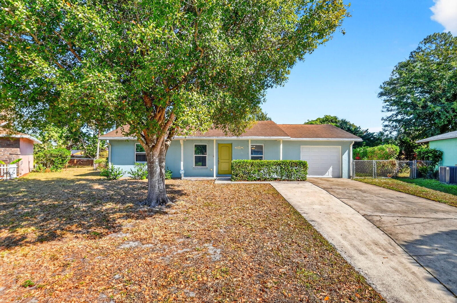 Property Photo: 1120 Cameo Circle FL 33417