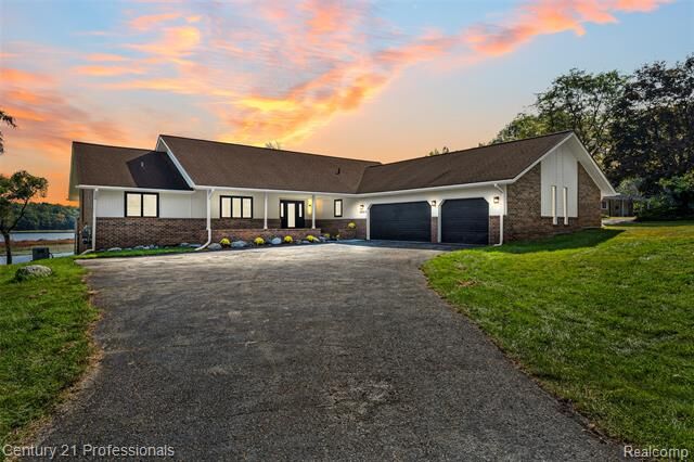 Property Photo:  9060 Tindall Road  MI 48350 