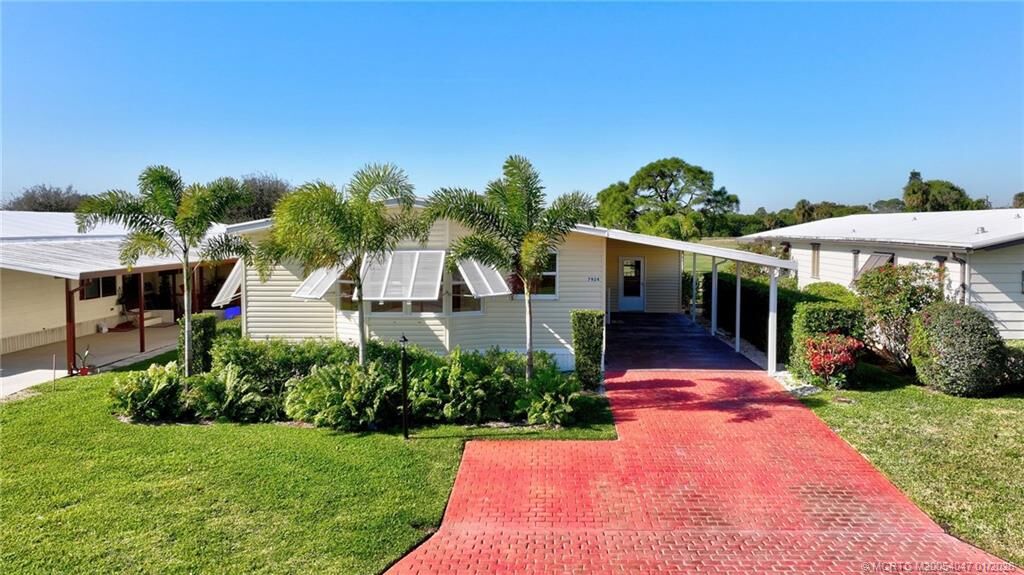 Property Photo:  7924 SE Saratoga Drive  FL 33455 