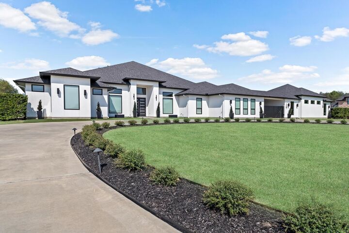 Property Photo: 7720 N Lakeside Dr TX 77707