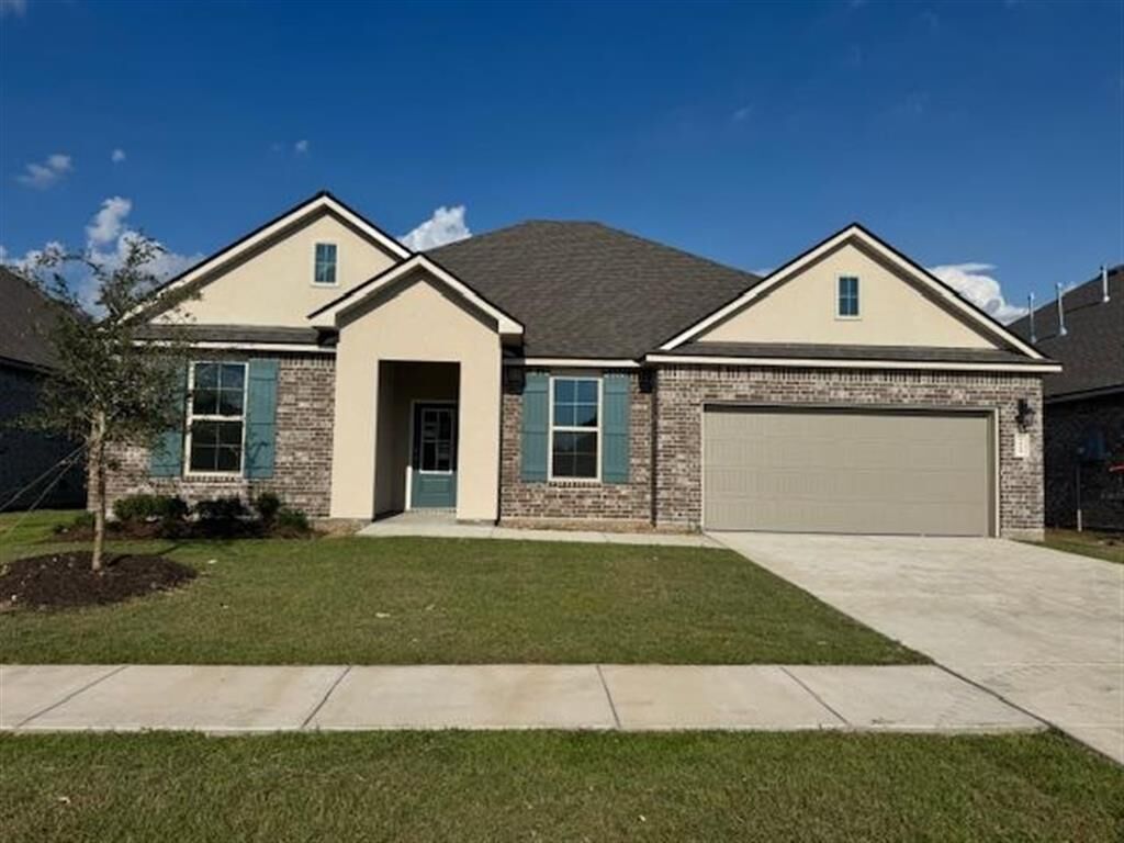 Property Photo:  4689 E Ridge Road E  LA 70607 