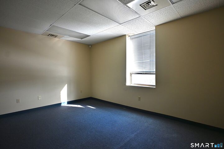 Property Photo:  1100 Kings Highway East  CT 06825 