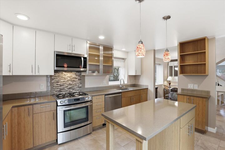 Property Photo:  1310 E 56th Ave  WA 99224 