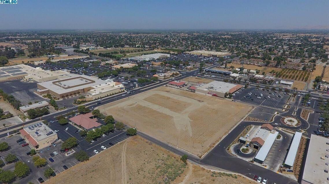 Property Photo: 700 N Prospect Street CA 93257