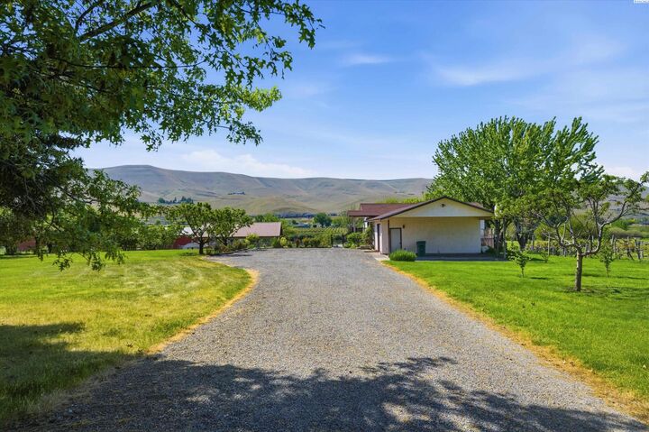 Property Photo:  144001 W North River Rd  WA 99305 