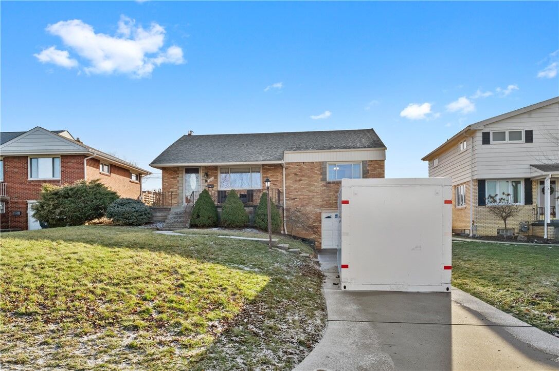 Property Photo:  1915 Worcester Drive  PA 15243 