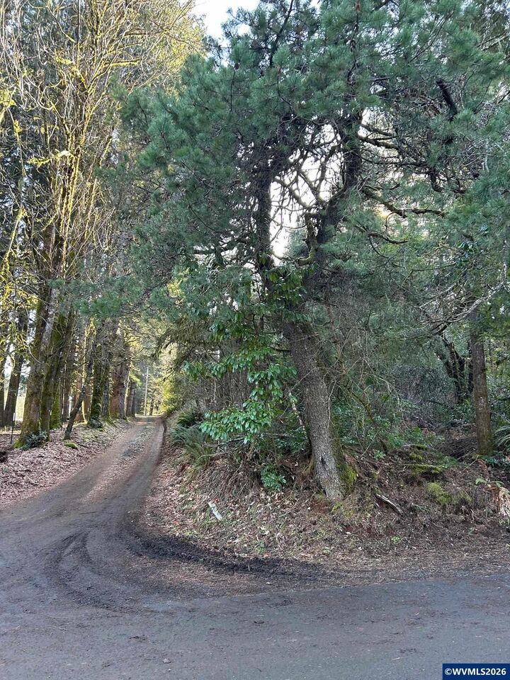 Property Photo:  995 Parry Rd  OR 97344 