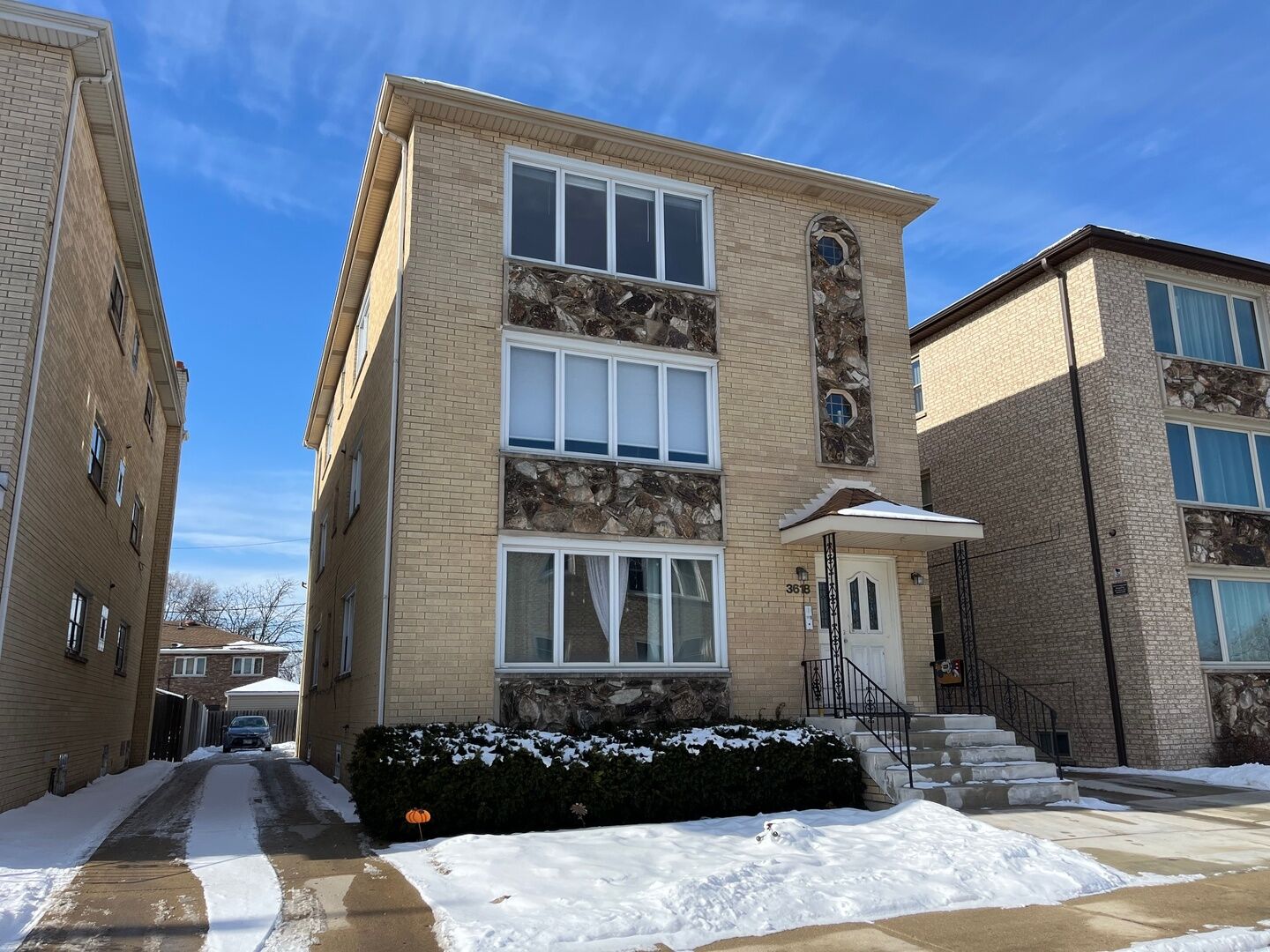 Property Photo: 3618 N Osage Avenue 3 IL 60634