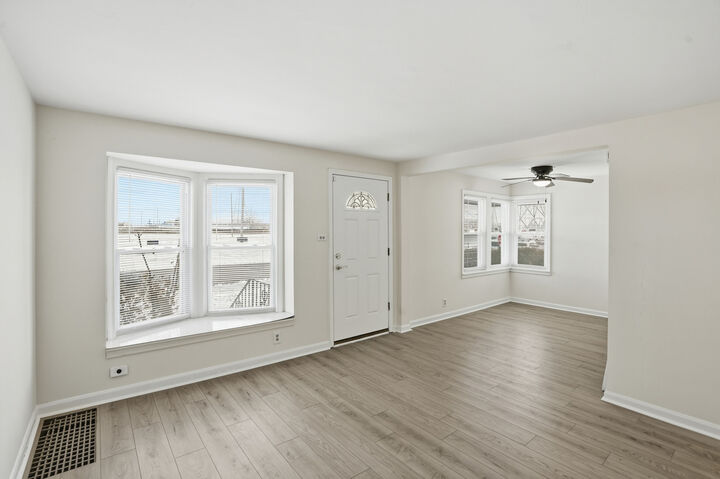 Property Photo:  11056 S State Line Road  IL 60617 