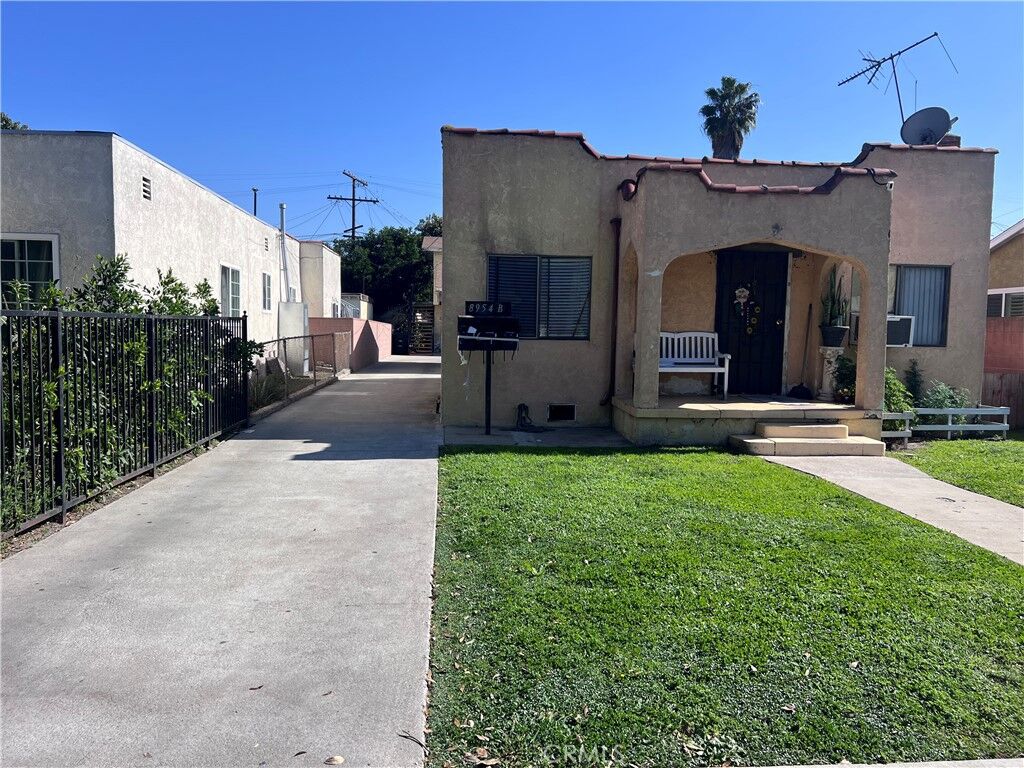 Property Photo:  8954 S Gate  CA 90280 