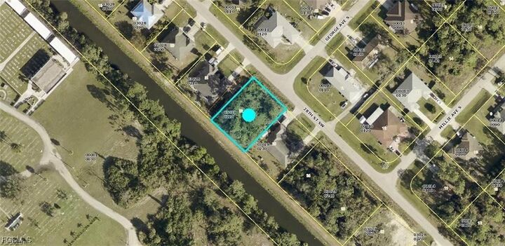 Property Photo: 4947 28th Street SW FL 33973