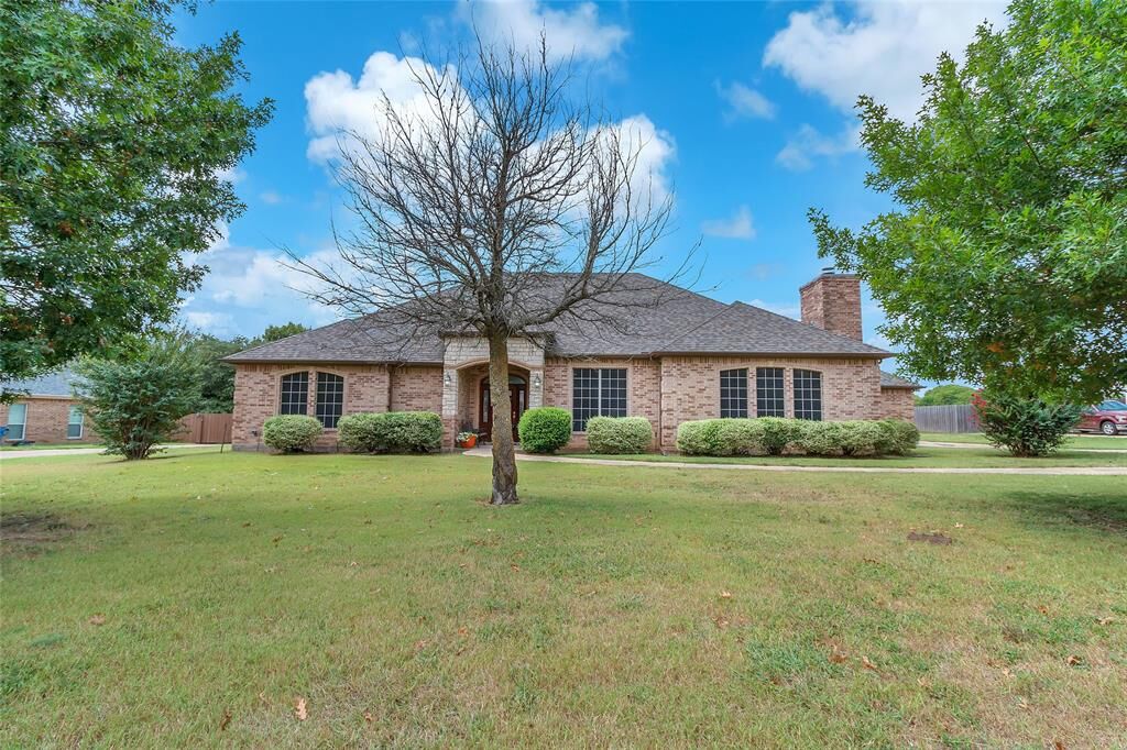 Property Photo: 1921 Willow Bend Drive TX 75154