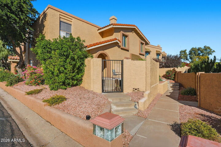 Property Photo:  744 E North Lane 2  AZ 85020 