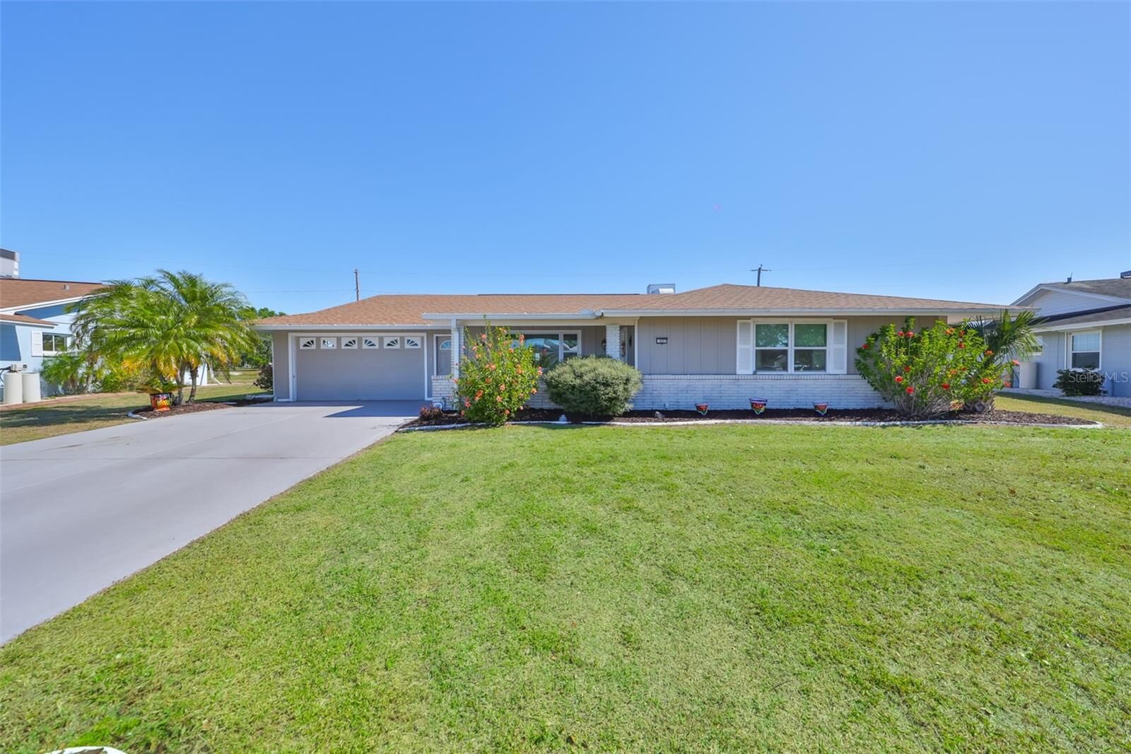 Property Photo:  607 Fox Hills Drive  FL 33573 