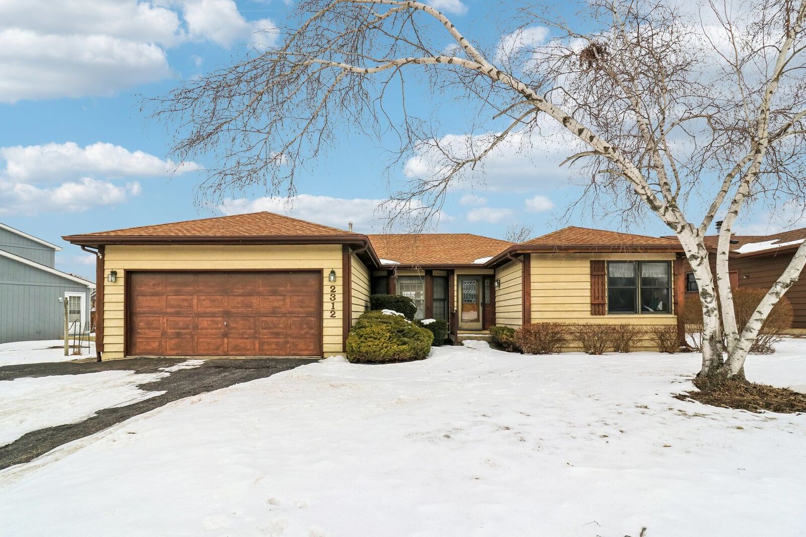 Property Photo:  2312 High Point Drive  IL 60046 