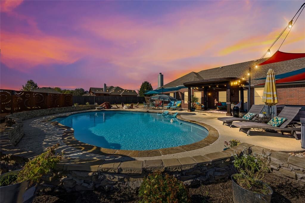 Property Photo: 112 Springfield Lane TX 75165