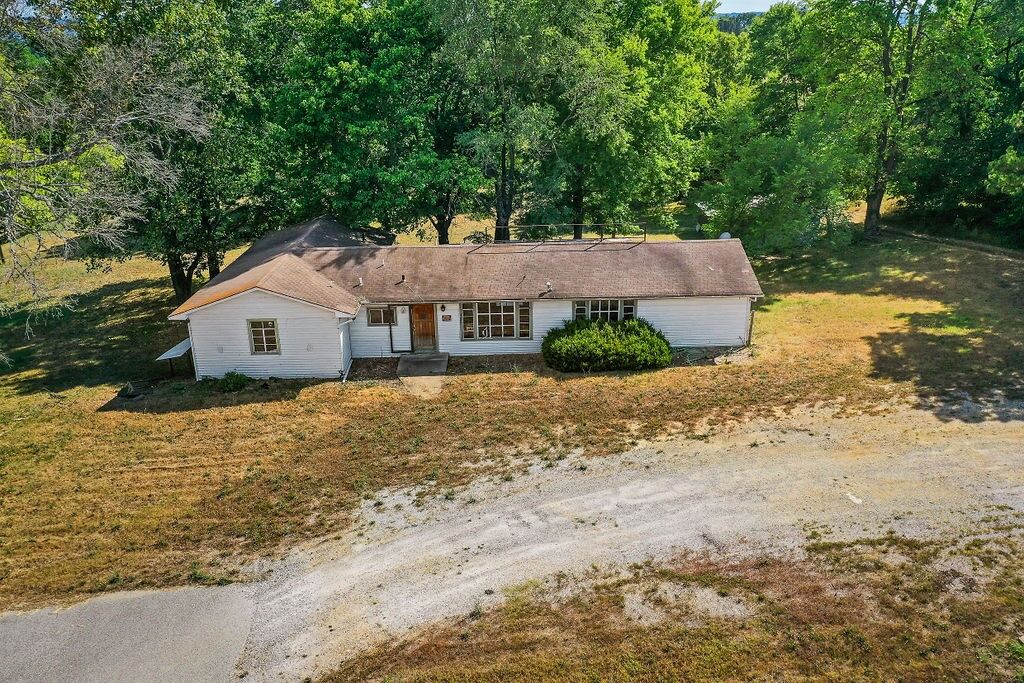 Property Photo:  1069 W Highway 62  AR 72616 