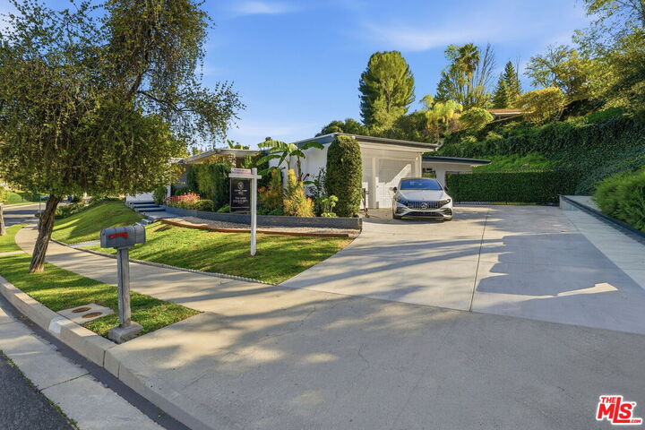 Property Photo:  18202 Lake Encino Dr  CA 91316 