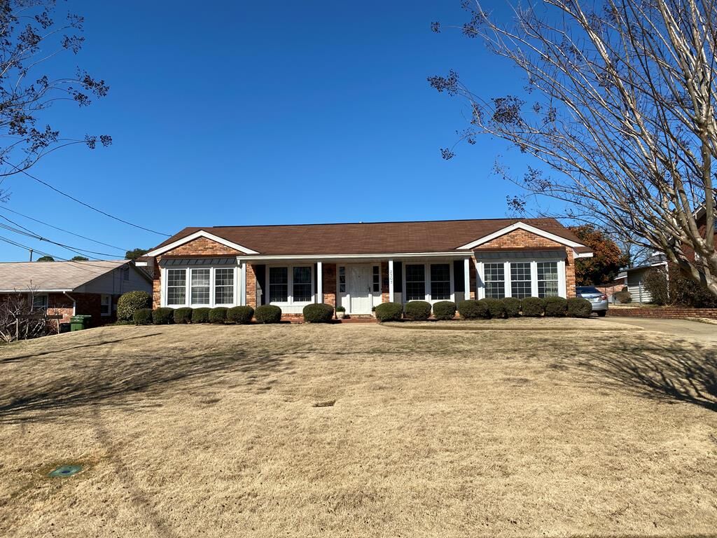 Property Photo:  2307 Winchester Drive  GA 31904 