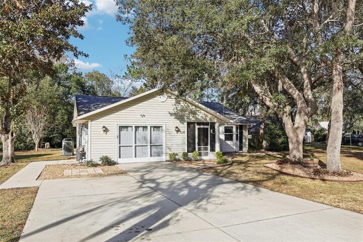 Property Photo:  318 Skye Court  FL 34788 