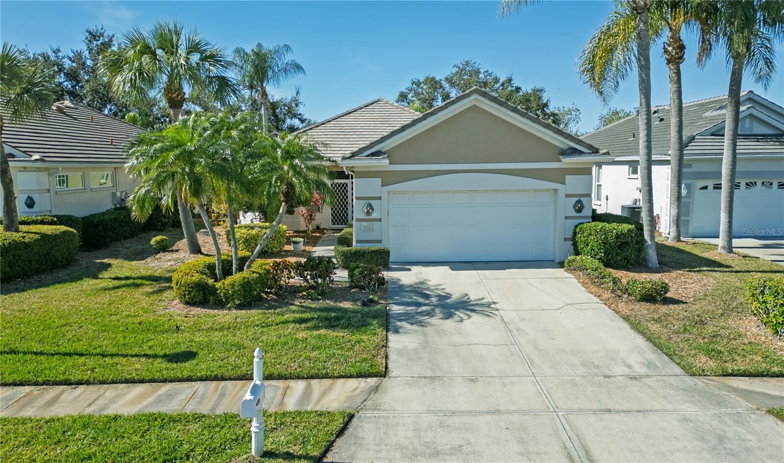 Property Photo:  4054 Caddie Drive E  FL 34203 