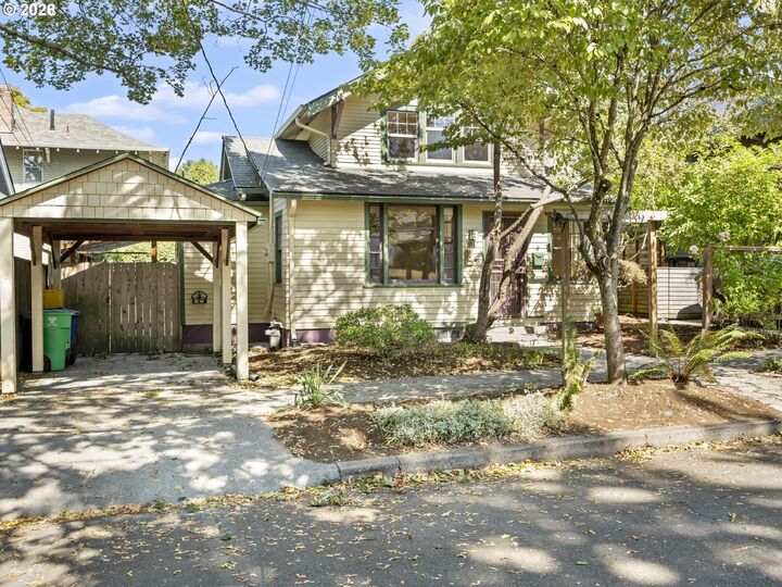 Property Photo: 3917 SE Tibbetts St OR 97202