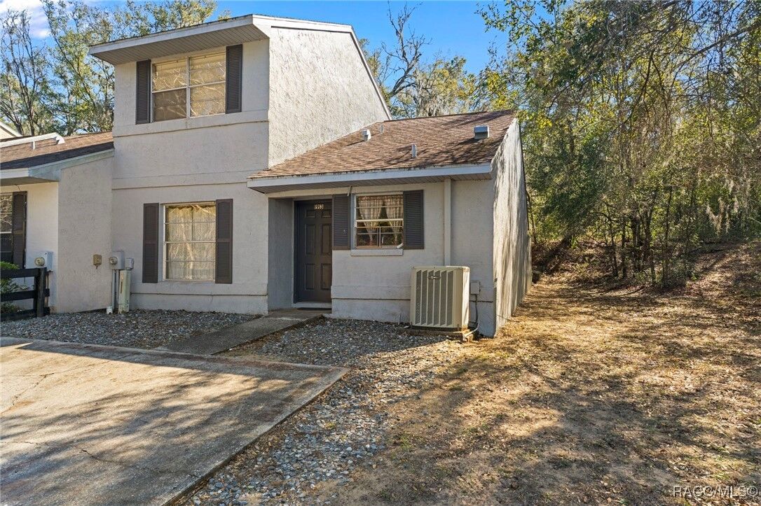 Property Photo:  1913 Silverwood Street  FL 34453 
