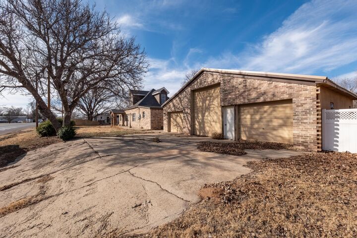 Property Photo:  408 W Oklahoma Avenue  TX 79096 