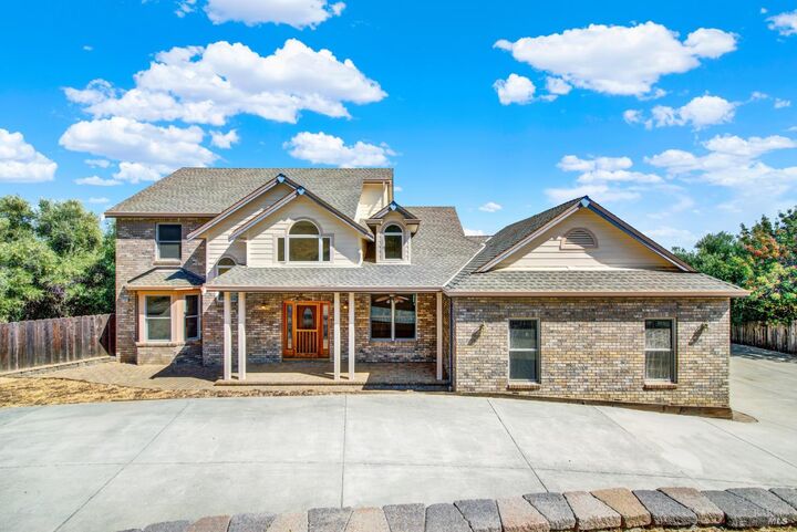 Property Photo:  2136 Vineyard Hills Court  CA 95688 