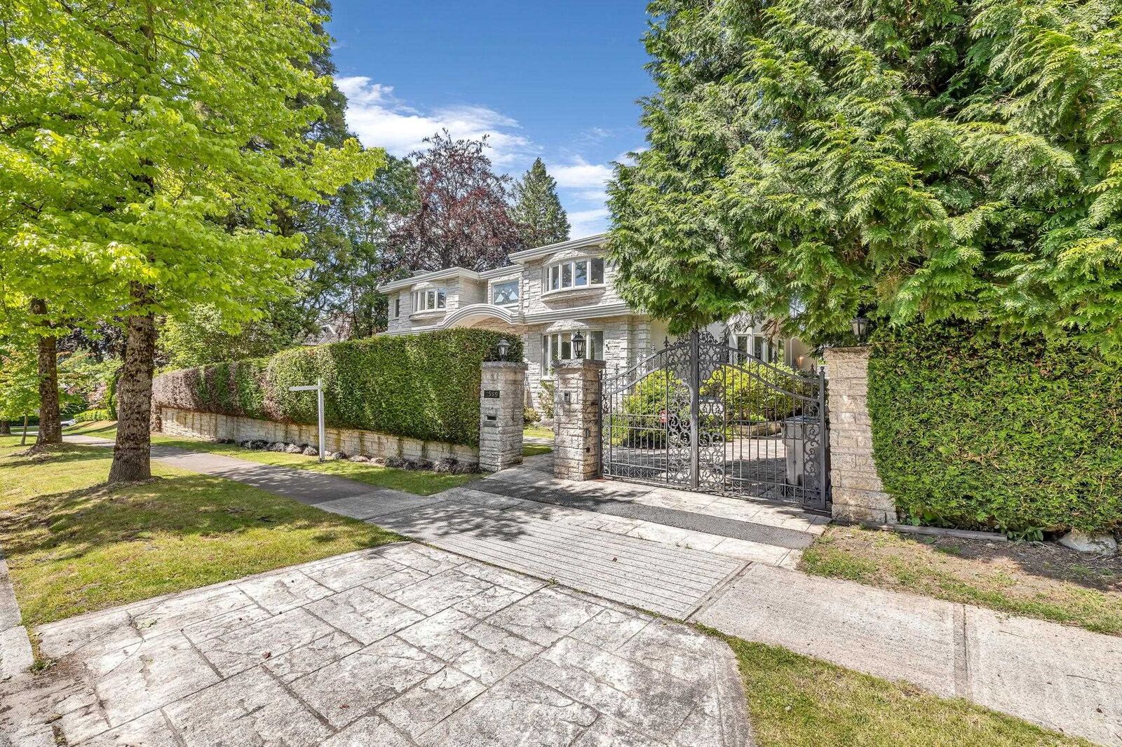 Property Photo: 1569 W 35th Avenue BC V6M 1H1