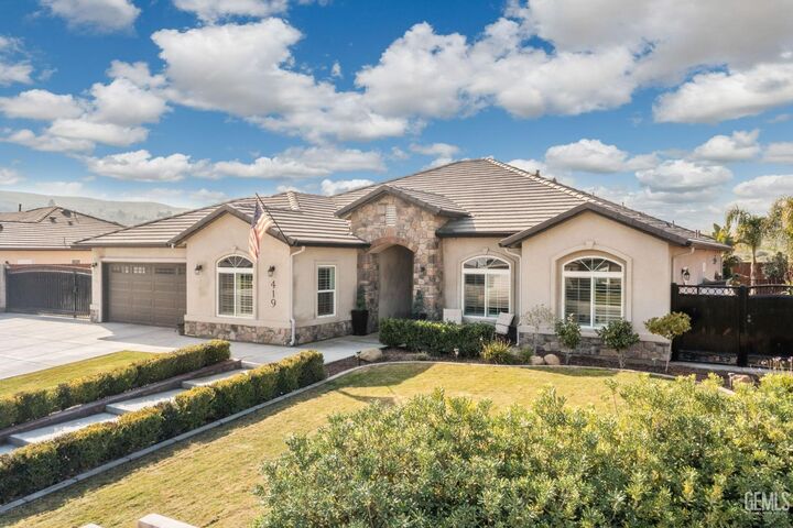 Property Photo: 419 Diamond Street CA 93268