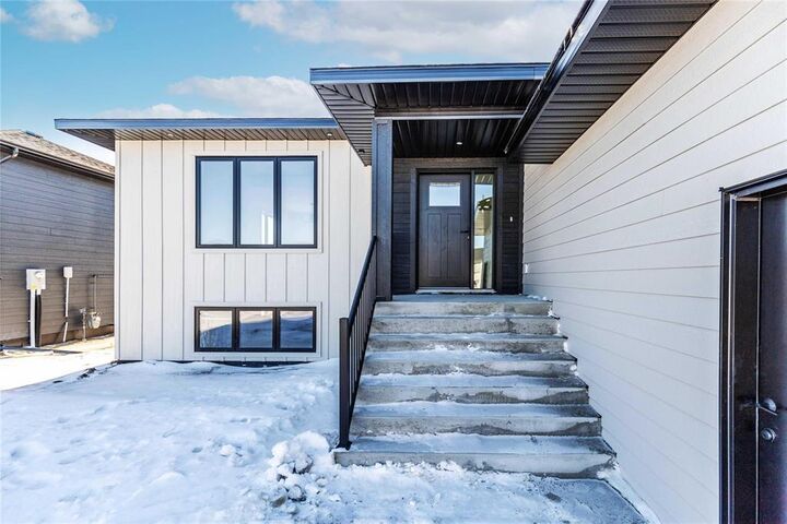 Property Photo:  16 Parkside Crescent  MB R5G 2X3 