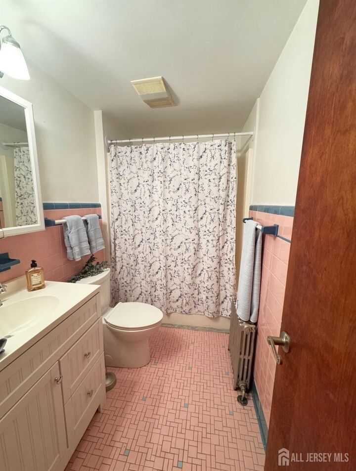 Property Photo:  3 Jerome Place 2  NJ 08902 