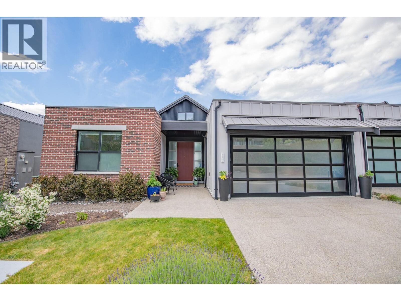 Photo de la propriété:  213 Ashcroft Place  BC V1H 2M1 