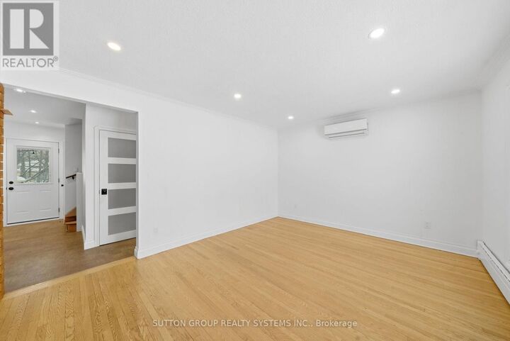 Property Photo:  10 Willowhurst Crescent  ON M1R 3R6 