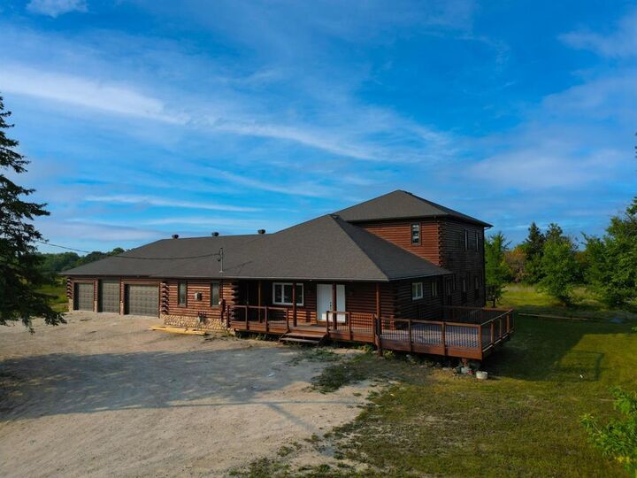 Property Photo:  949 Strathnaver Avenue  MB R1A 4L5 